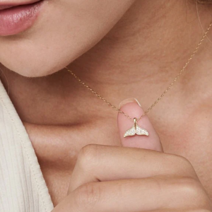 Gold Mermaid Tail Necklace 3