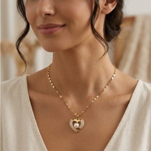 Gold heart pendant necklace